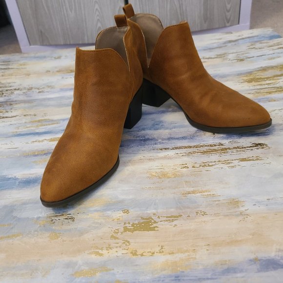 JOURNEE COLLECTION Women's Deep V Lola Block Heel Slip On Booties- Brown- Size 8 - Picture 4 of 6